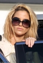 Sarah_Harding_shopping_in_London_05_01_12_28329.jpg