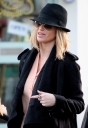 Sarah_Harding_shops_in_Primrose_Hill_13_01_12_281129.jpg