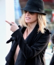 Sarah_Harding_shops_in_Primrose_Hill_13_01_12_28129.jpg