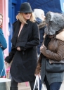 Sarah_Harding_shops_in_Primrose_Hill_13_01_12_281729.jpg