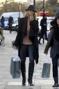 Sarah_Harding_shops_in_Primrose_Hill_13_01_12_281929.jpg