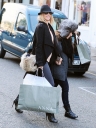 Sarah_Harding_shops_in_Primrose_Hill_13_01_12_282429.jpg
