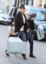 Sarah_Harding_shops_in_Primrose_Hill_13_01_12_282829.jpg