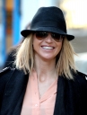 Sarah_Harding_shops_in_Primrose_Hill_13_01_12_28429.jpg