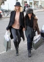 Sarah_Harding_shops_in_Primrose_Hill_13_01_12_28629.jpg