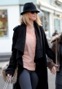 Sarah_Harding_shops_in_Primrose_Hill_13_01_12_28729.jpg