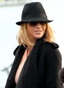Sarah_Harding_shops_in_Primrose_Hill_13_01_12_28829.jpg