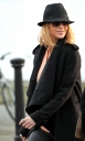 Sarah_Harding_shops_in_Primrose_Hill_13_01_12_28929.jpg