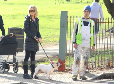 Sarah_Harding_takes_her_dog_for_a_walk_23_02_12_28429.jpg