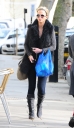 Sarah_Harding_taking_furniture_into_her_London_flat_05_03_12_281029.jpg
