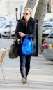 Sarah_Harding_taking_furniture_into_her_London_flat_05_03_12_281129.jpg
