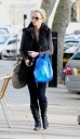 Sarah_Harding_taking_furniture_into_her_London_flat_05_03_12_281229.jpg