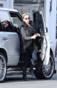 Sarah_Harding_taking_furniture_into_her_London_flat_05_03_12_28329.jpg