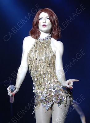 Girls_Aloud_perform_at_Battle_Abbey2C_Hastings_23_08_08_285629.jpg