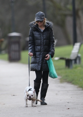 Sarah_Harding_walking_her_dog_Claude_in_North_London__It_was_Claude_s_first_walk_in_a_week_after_he_suffered_a_slipped_disc__London2C_England_20_02_12_284329.jpg