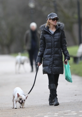 Sarah_Harding_walking_her_dog_Claude_in_North_London__It_was_Claude_s_first_walk_in_a_week_after_he_suffered_a_slipped_disc__London2C_England_20_02_12_284729.jpg