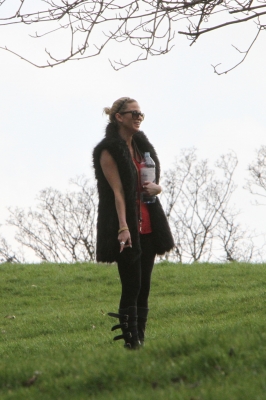 Sarah_Harding_walking_her_dogs_in_Primrose_Hill_10_03_12_282129.jpg