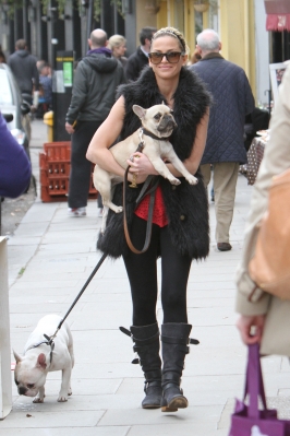 Sarah_Harding_walking_her_dogs_in_Primrose_Hill_10_03_12_28229.jpg