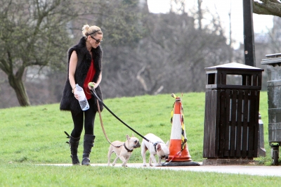 Sarah_Harding_walking_her_dogs_in_Primrose_Hill_10_03_12_282529.jpg
