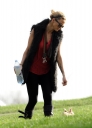 Sarah_Harding_walking_her_dogs_in_Primrose_Hill_10_03_12_283529.jpg