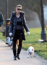Sarah_Harding_walks_her_dog_07_02_12_28129.jpg
