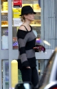 Sarah_Harding_walks_her_dog_21_01_12_285029.jpg