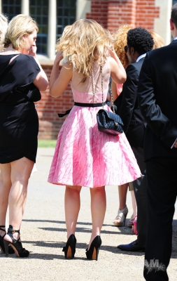 Kim_and_Nicola_attend_a_friends_wedding_in_Berkshire_3_06_11_281729.jpg