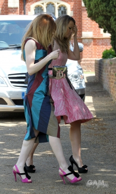 Kim_and_Nicola_attend_a_friends_wedding_in_Berkshire_3_06_11_28729.jpg