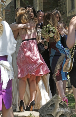 Kim_and_Nicola_attend_a_friends_wedding_in_Berkshire_3_06_11_289129.jpg