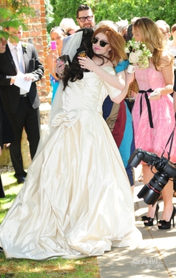 Kim_and_Nicola_attend_a_friends_wedding_in_Berkshire_3_06_11_289529.jpg