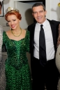 Kim_meets_Antonio_Banderas_at_Shrek_the_Musical_24_11_11_281029.jpg