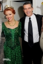 Kim_meets_Antonio_Banderas_at_Shrek_the_Musical_24_11_11_281829.jpg