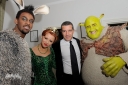 Kim_meets_Antonio_Banderas_at_Shrek_the_Musical_24_11_11_282029.jpg