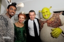 Kim_meets_Antonio_Banderas_at_Shrek_the_Musical_24_11_11_282329.jpg