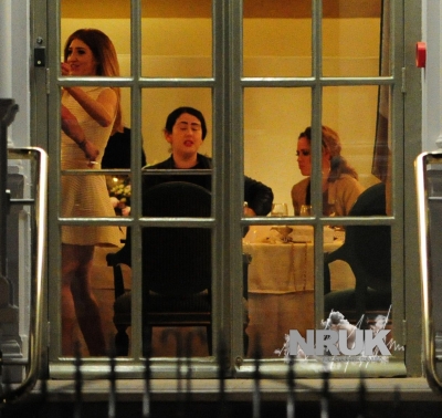 Kim2C_Nic_and_Sarah_go_for_a_meal_at_Manderin_Oriental_5_05_11_28129.jpg