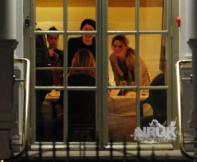 Kim2C_Nic_and_Sarah_go_for_a_meal_at_Manderin_Oriental_5_05_11_28329.jpg