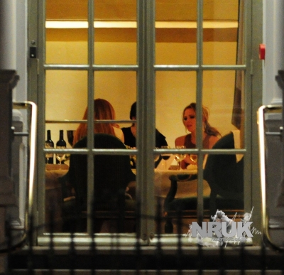 Kim2C_Nic_and_Sarah_go_for_a_meal_at_Manderin_Oriental_5_05_11_28829.jpg