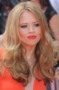 Kimberli2C_Nikola_i_Sara_na_premere_filma_Uzhasnyy_Genri_24_07_11_285729.jpg