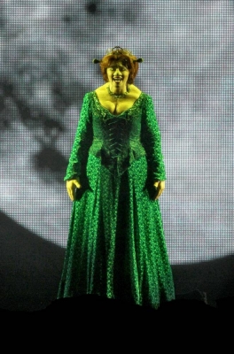Kimberley_as_Princess_Fiona_in_Shrek_05_10_11_281629.jpg