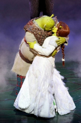 Kimberley_as_Princess_Fiona_in_Shrek_05_10_11_282529.jpg