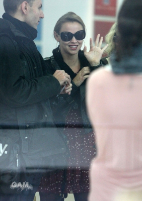 Kimberley_Walsh_arriving_at_ITV_Studios_26_10_11_281129.jpg