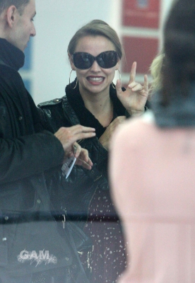 Kimberley_Walsh_arriving_at_ITV_Studios_26_10_11_281229.jpg