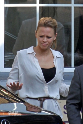 Kimberley_Walsh_at_management_offices_03_10_11_28129.JPG