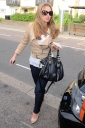 Kimberley_Walsh_in_North_London_27_07_11_28329.jpg