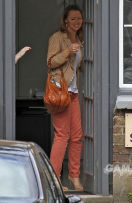 Kimberley_Walsh_leaving_management_company_building_20_05_11_28229.jpg