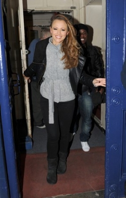 Kimberley_Walsh_leaving_the_Theatre_Royal_07_12_11_28829.jpg