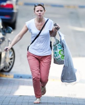 Kimberley_Walsh_out_and_about_in_London_14_06_11_28129.jpg