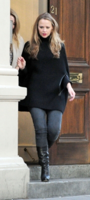 Kimberley_Walsh_out_and_about_in_London_31_10_11_28229.jpg