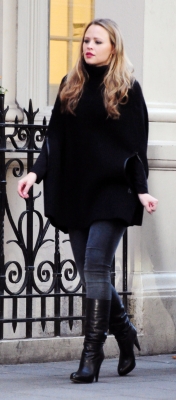 Kimberley_Walsh_out_and_about_in_London_31_10_11_28929.jpg