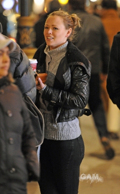 Kimberley_Walsh_shopping_at_the_UGG_store_in_London_07_12_11_28429.jpg
